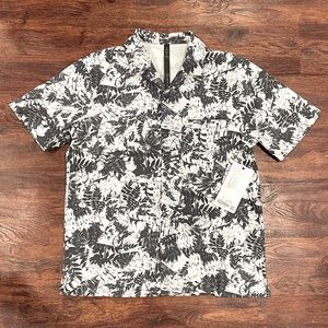Lululemon Airing Easy SS Camp Shirt Mens Size Large Short Sleeve